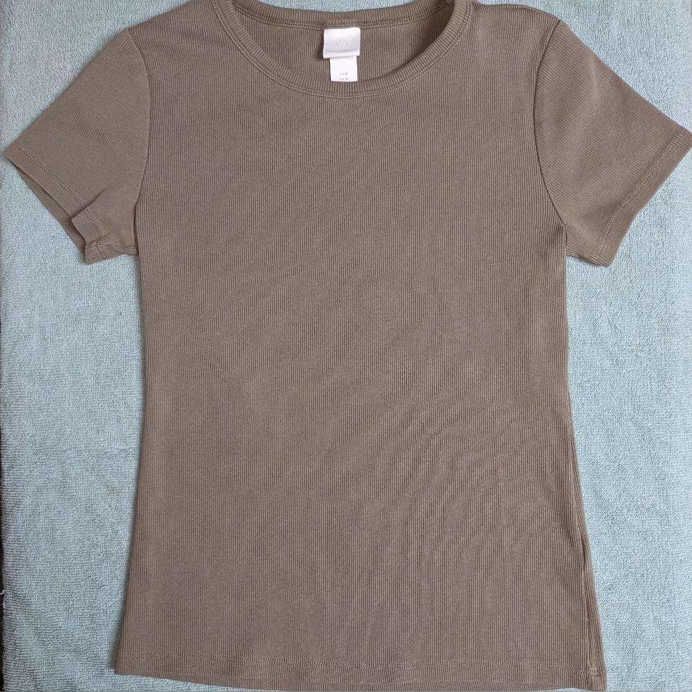 H&M crew neck ribbed shirt